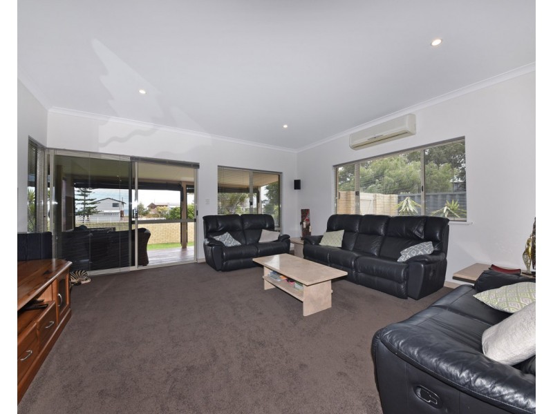 4 Hazel Avenue, Quinns Rocks WA 6030