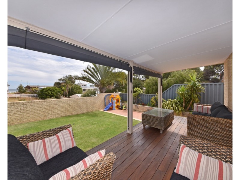 4 Hazel Avenue, Quinns Rocks WA 6030