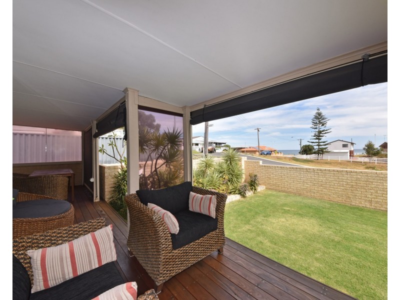 4 Hazel Avenue, Quinns Rocks WA 6030