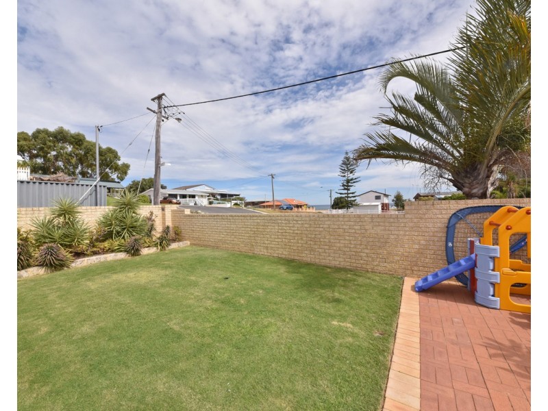 4 Hazel Avenue, Quinns Rocks WA 6030