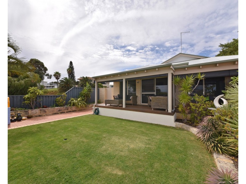 4 Hazel Avenue, Quinns Rocks WA 6030