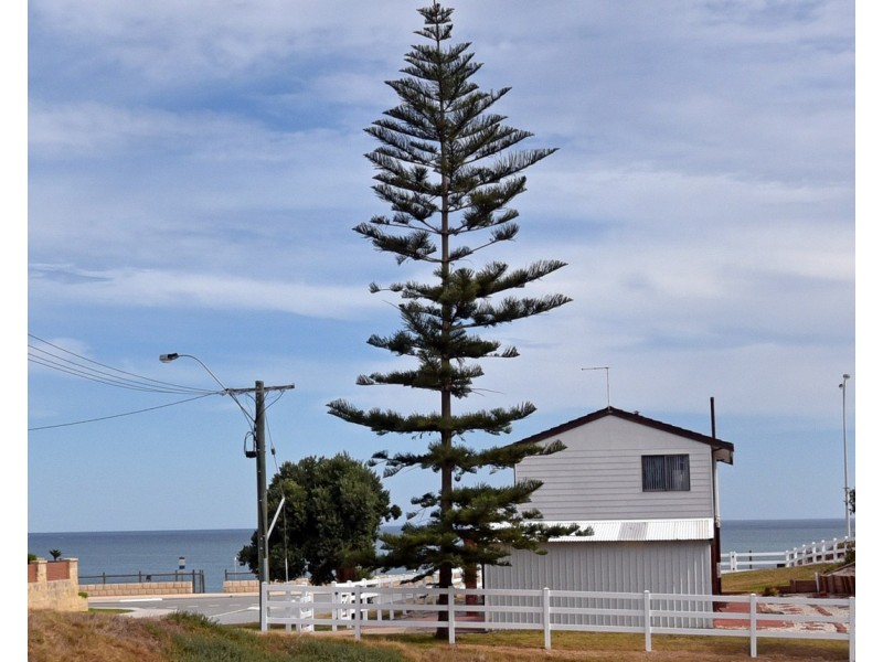 4 Hazel Avenue, Quinns Rocks WA 6030