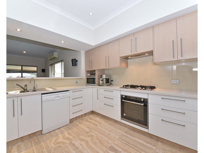 4 Hazel Avenue, Quinns Rocks WA 6030