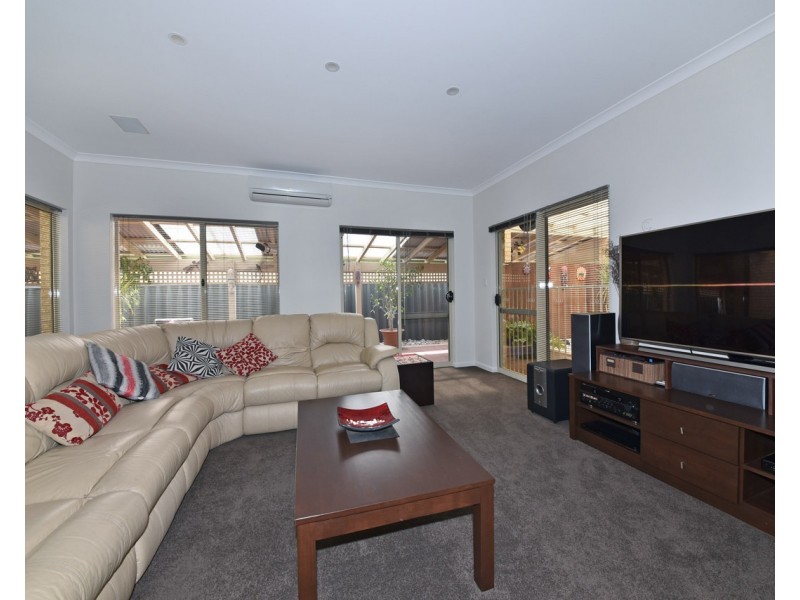 4 Hazel Avenue, Quinns Rocks WA 6030