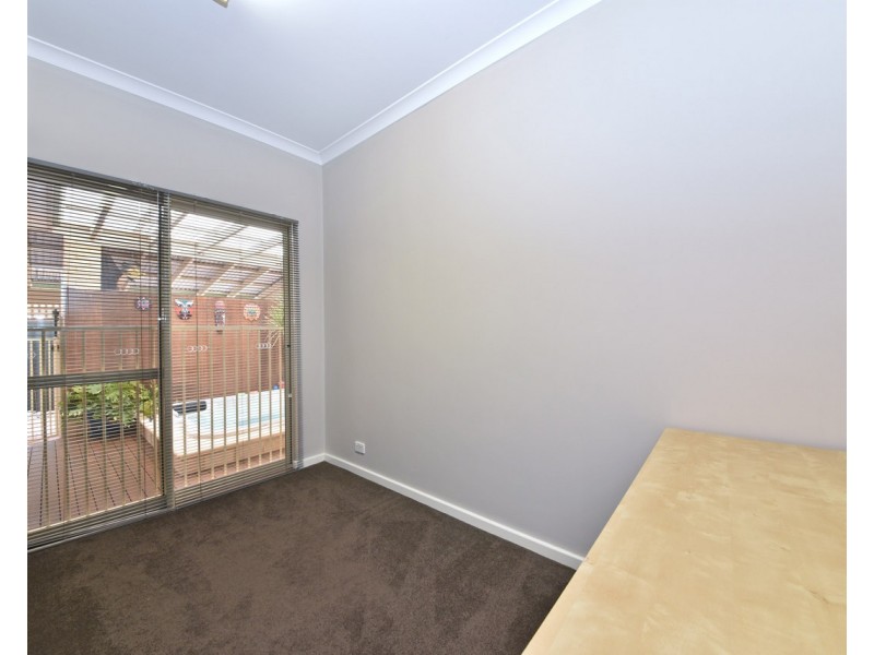 4 Hazel Avenue, Quinns Rocks WA 6030