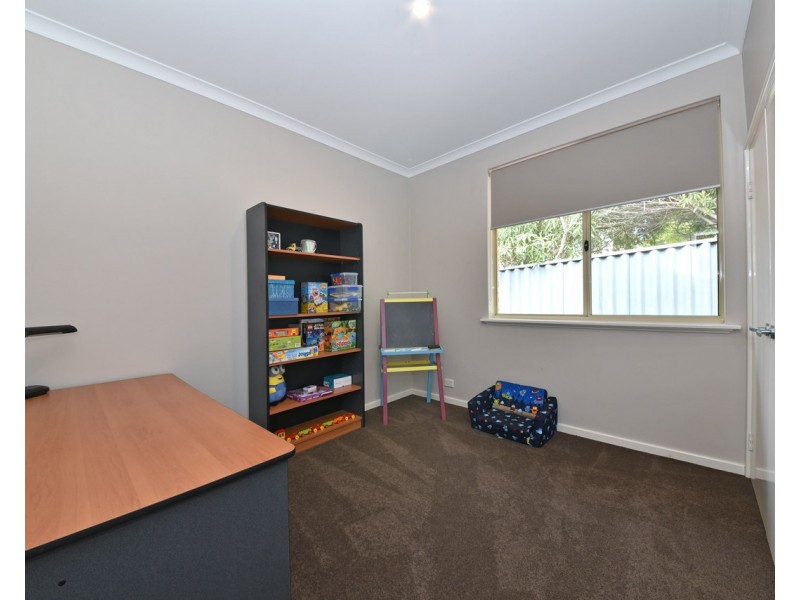 4 Hazel Avenue, Quinns Rocks WA 6030