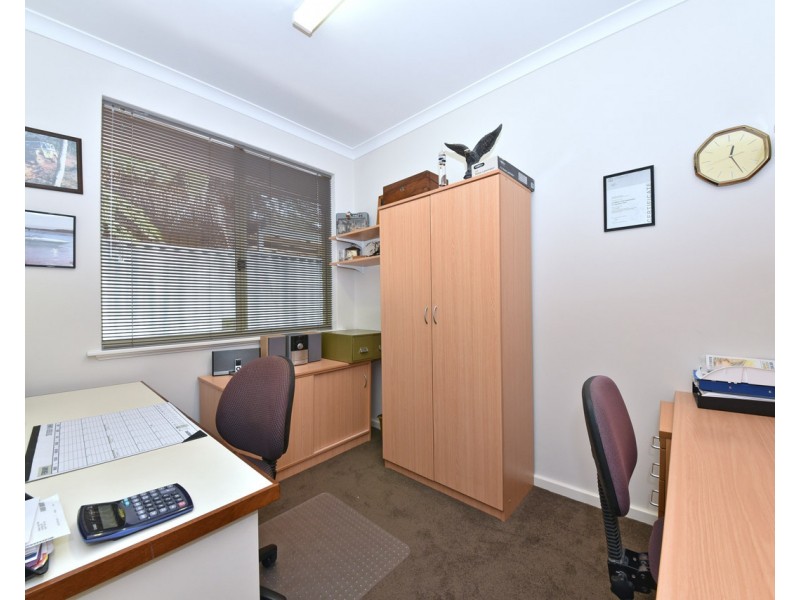 4 Hazel Avenue, Quinns Rocks WA 6030