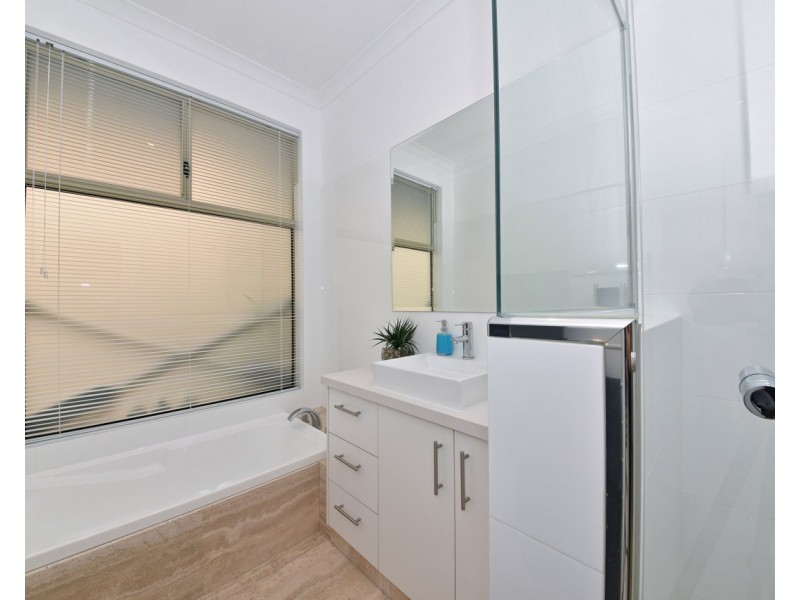 4 Hazel Avenue, Quinns Rocks WA 6030