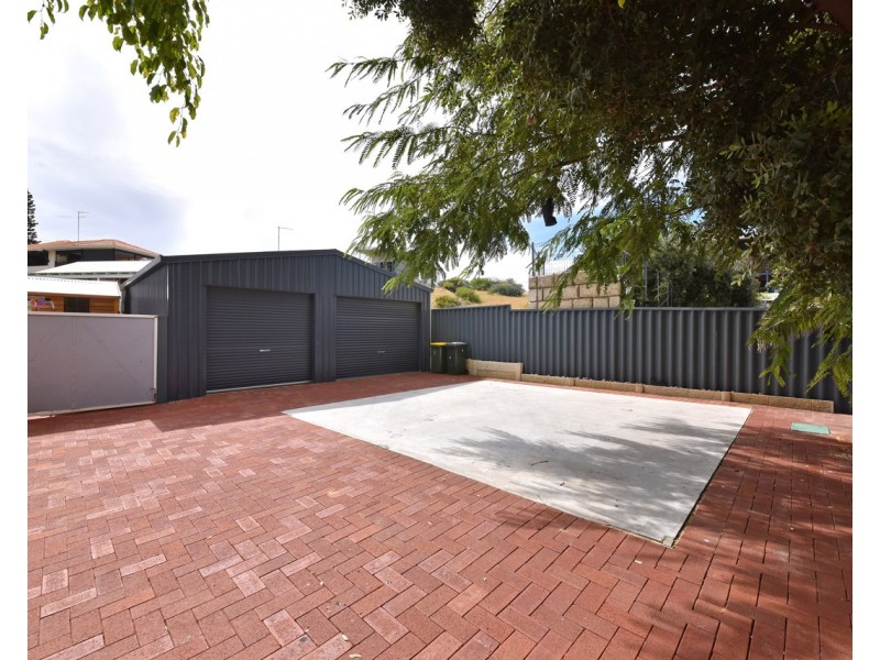 4 Hazel Avenue, Quinns Rocks WA 6030