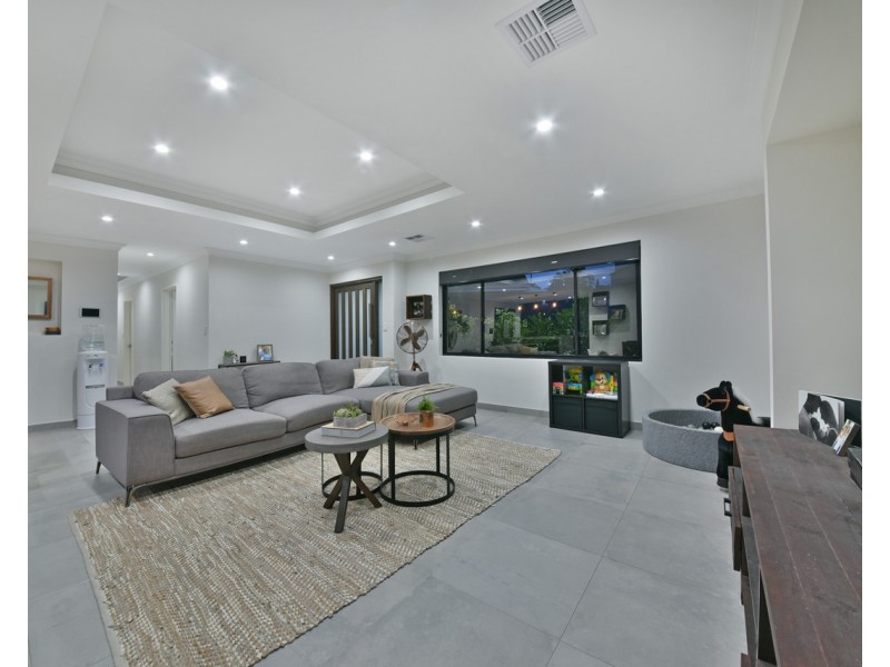 6 Farnley Way, Duncraig WA 6023