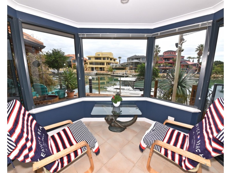 10/8 Keys Close, Mindarie WA 6030