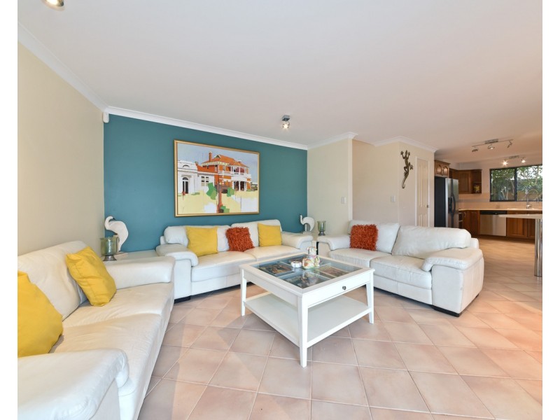 10/8 Keys Close, Mindarie WA 6030