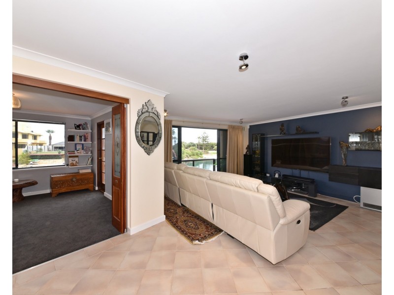 10/8 Keys Close, Mindarie WA 6030