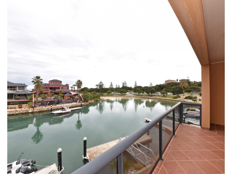 10/8 Keys Close, Mindarie WA 6030