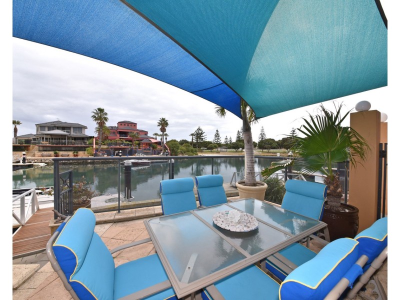 10/8 Keys Close, Mindarie WA 6030