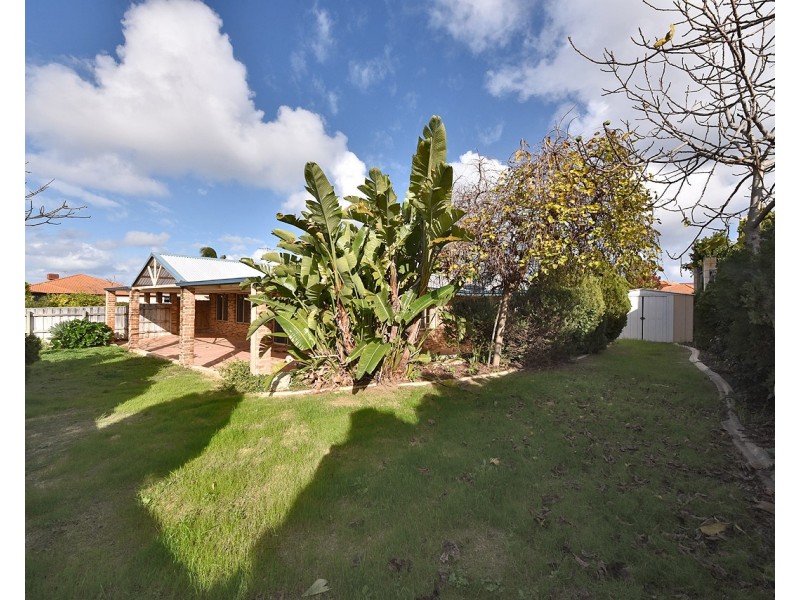 27 Limetree Circuit, Mindarie WA 6030