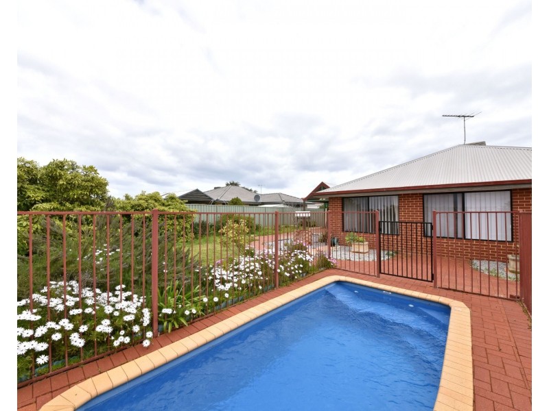 6 Mayne Way, Merriwa WA 6030