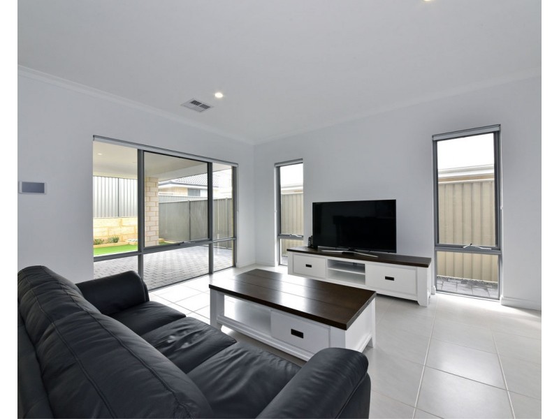 9 Cansos Street, Clarkson WA 6030