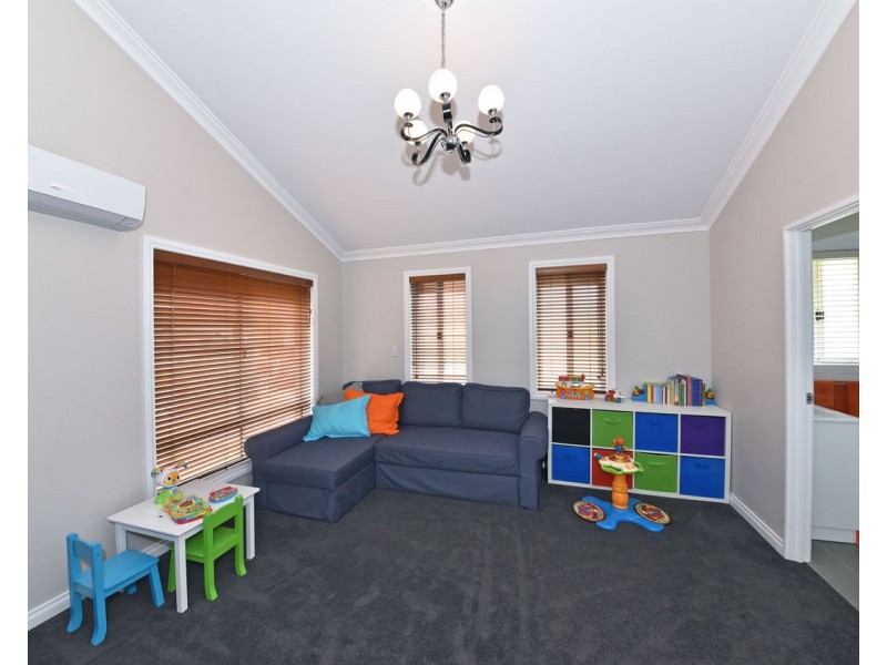 21A Holyhead Green, Mindarie WA 6030