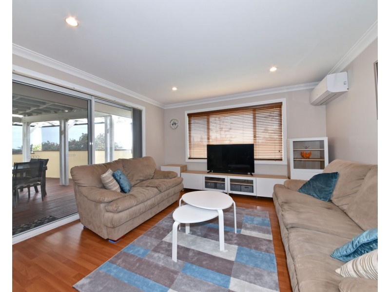 21A Holyhead Green, Mindarie WA 6030