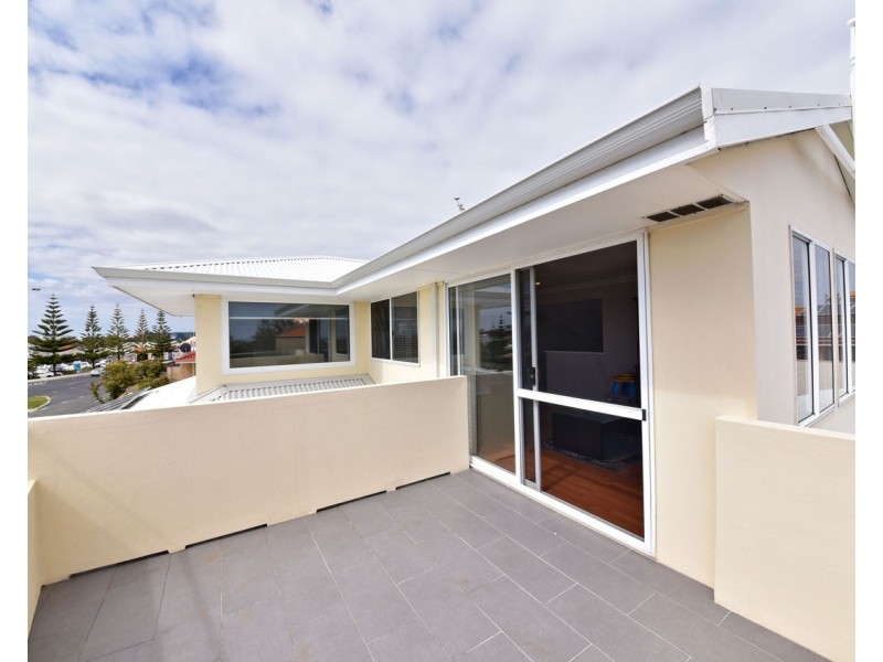 21A Holyhead Green, Mindarie WA 6030