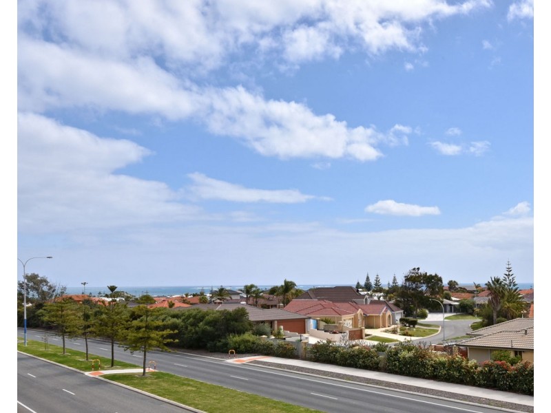 21A Holyhead Green, Mindarie WA 6030