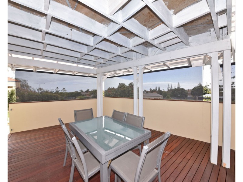 21A Holyhead Green, Mindarie WA 6030