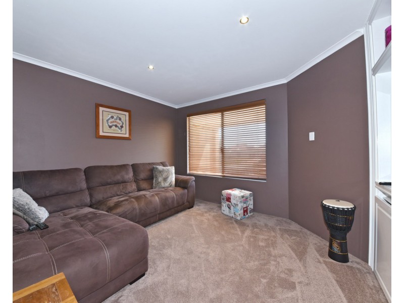 17 Mintaro Parade, Quinns Rocks WA 6030