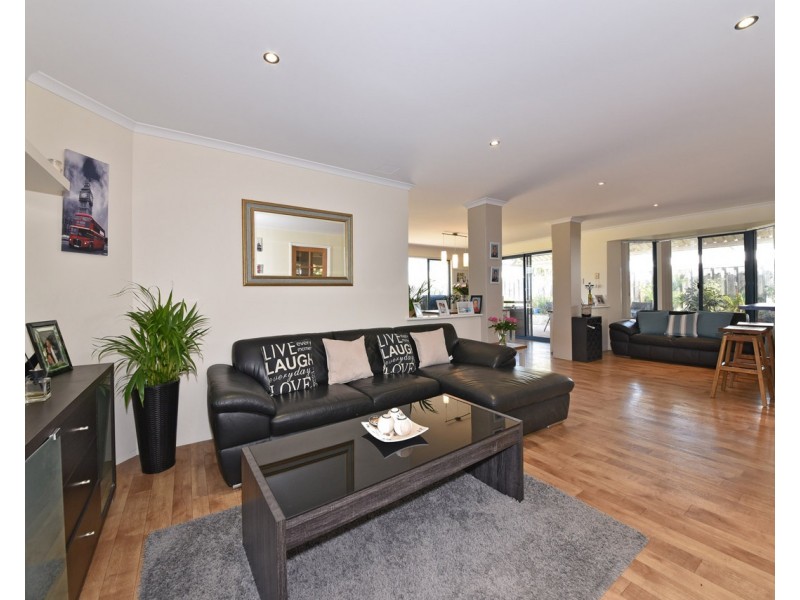 17 Mintaro Parade, Quinns Rocks WA 6030