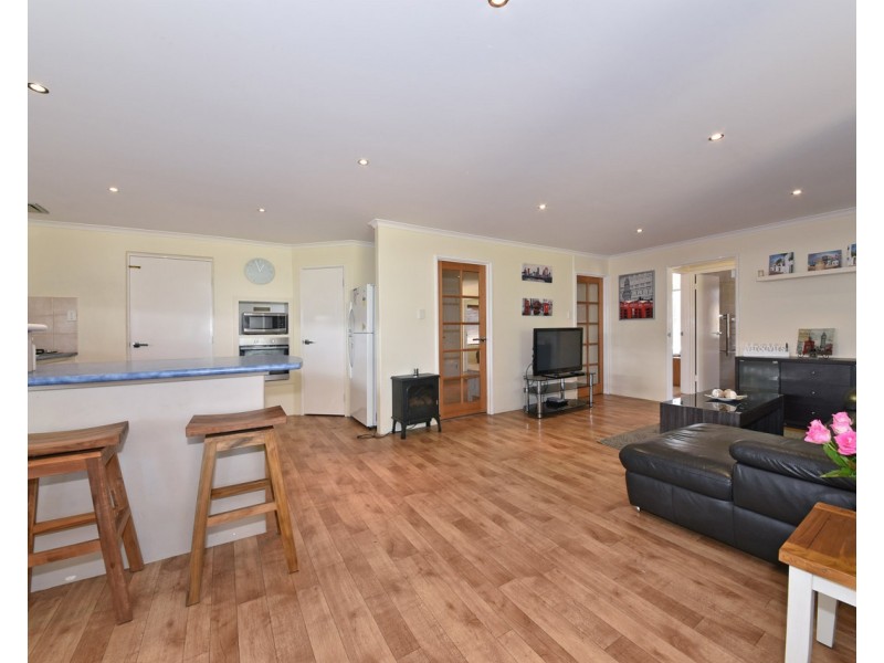 17 Mintaro Parade, Quinns Rocks WA 6030