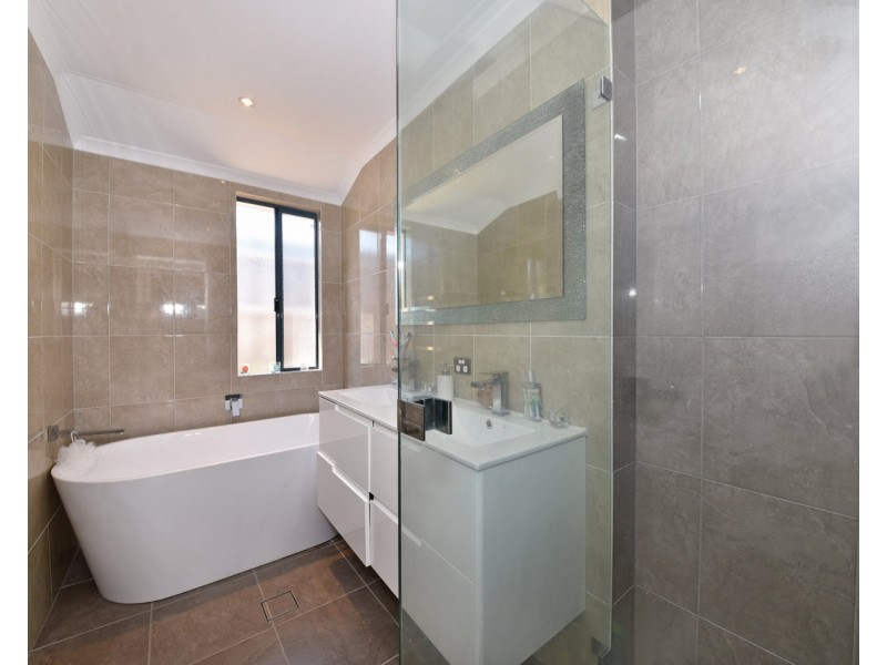 17 Mintaro Parade, Quinns Rocks WA 6030