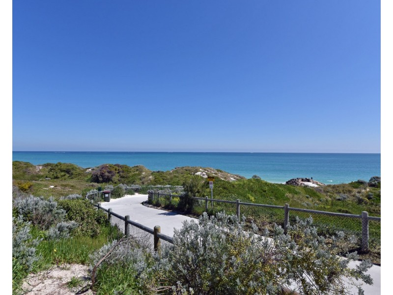 17 Mintaro Parade, Quinns Rocks WA 6030