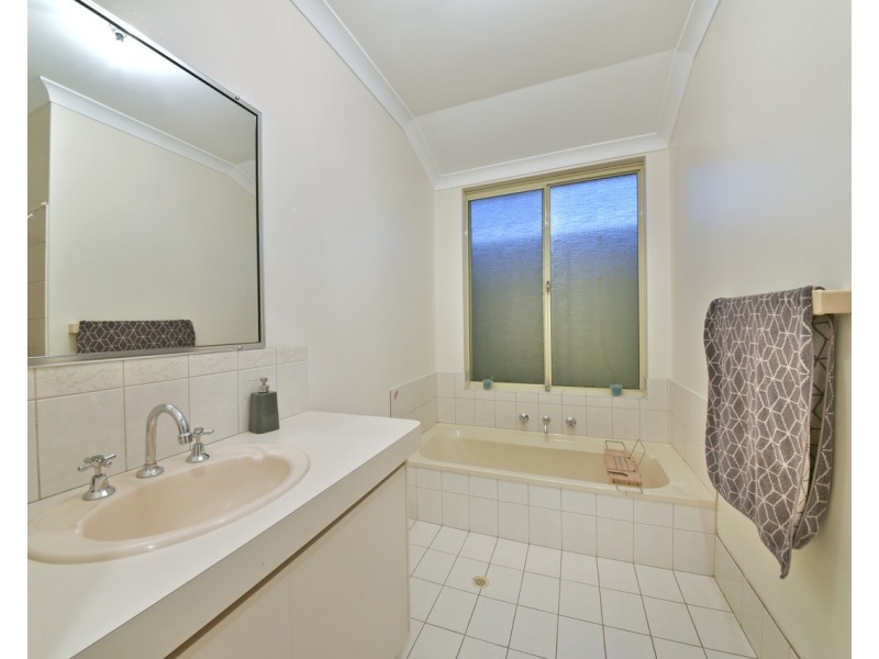 10 Geoff Russell Avenue, Kinross WA 6028