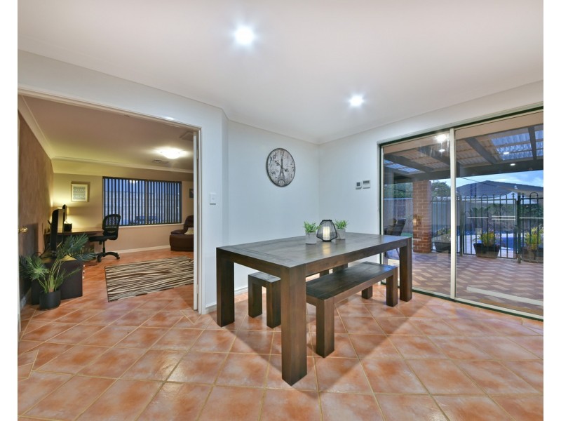 17 Macalpine Retreat, Kinross WA 6028