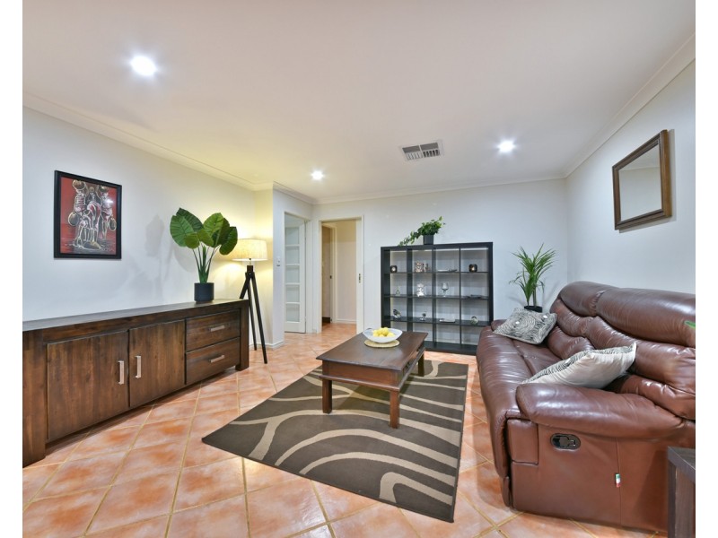 17 Macalpine Retreat, Kinross WA 6028