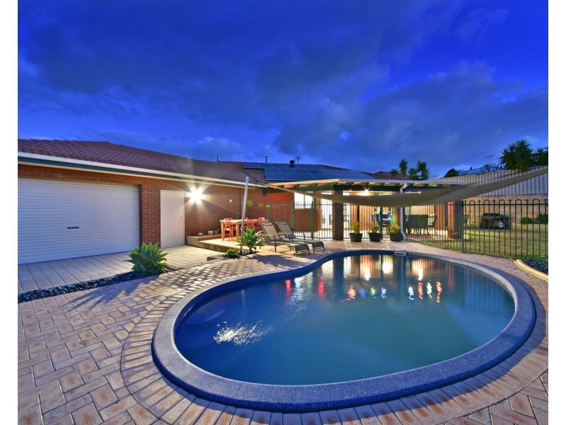 17 Macalpine Retreat, Kinross WA 6028