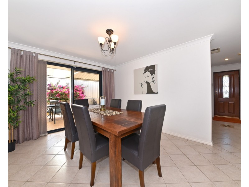 92 Roxburgh Circle, Kinross WA 6028