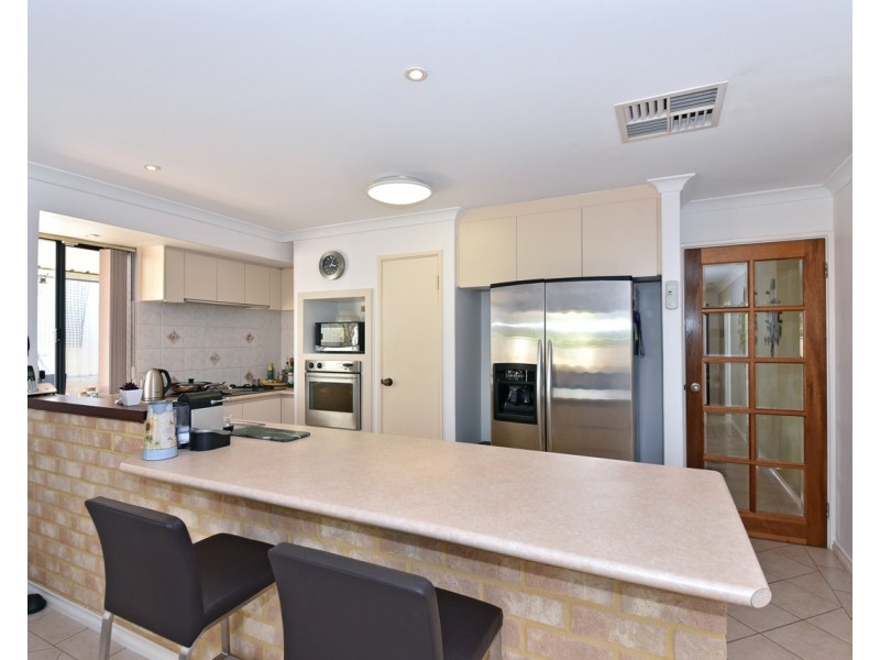 92 Roxburgh Circle, Kinross WA 6028