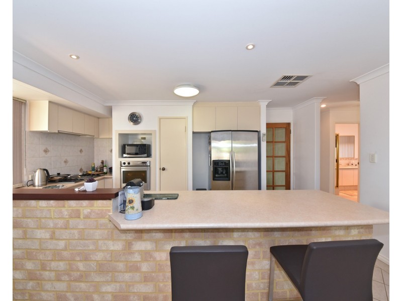 92 Roxburgh Circle, Kinross WA 6028