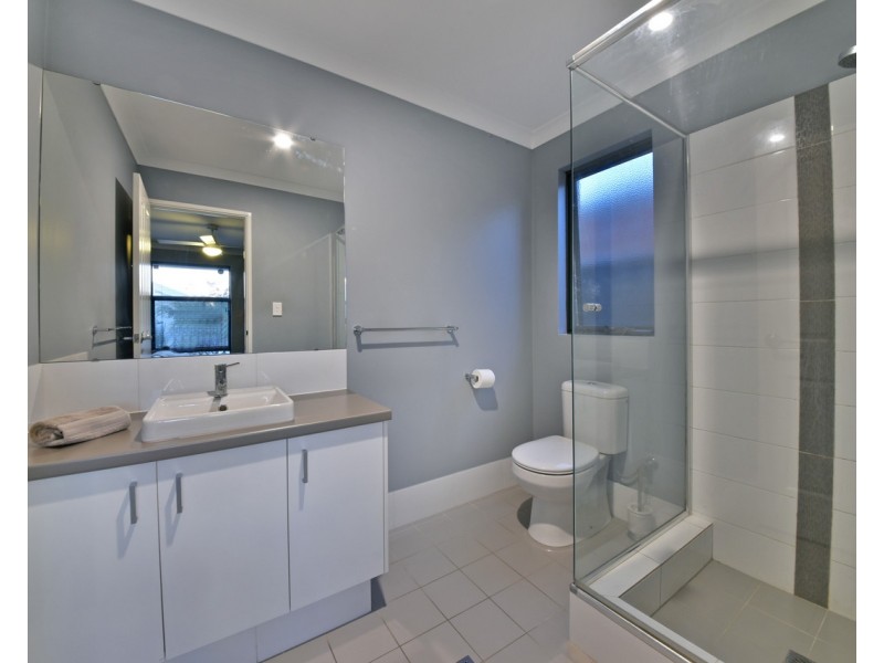 32 Azolla Street, Banksia Grove WA 6031