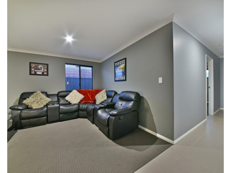 32 Azolla Street, Banksia Grove WA 6031