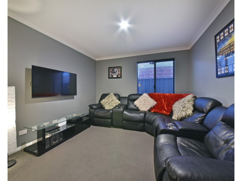 32 Azolla Street, Banksia Grove WA 6031