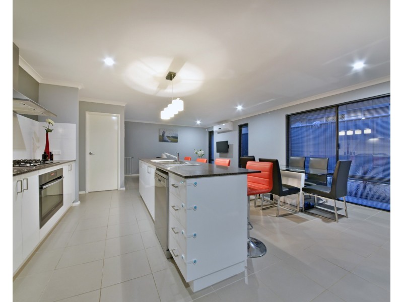 32 Azolla Street, Banksia Grove WA 6031