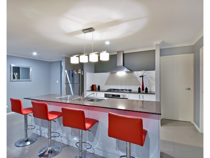 32 Azolla Street, Banksia Grove WA 6031