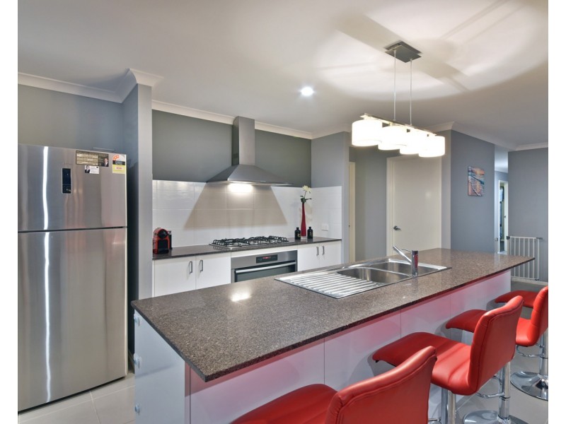 32 Azolla Street, Banksia Grove WA 6031