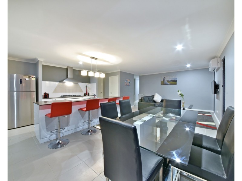 32 Azolla Street, Banksia Grove WA 6031