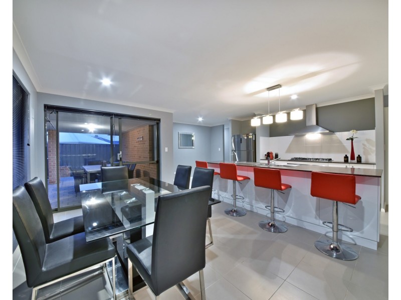 32 Azolla Street, Banksia Grove WA 6031