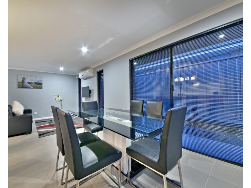 32 Azolla Street, Banksia Grove WA 6031