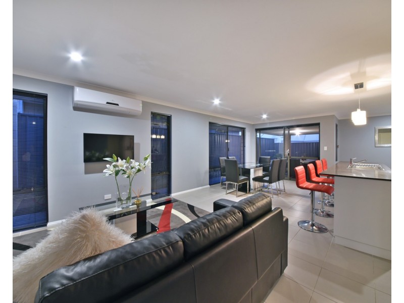 32 Azolla Street, Banksia Grove WA 6031