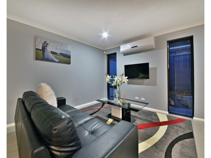 32 Azolla Street, Banksia Grove WA 6031